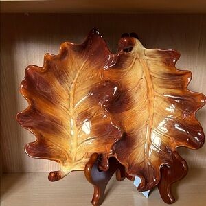 Leaf-Shaped Ceramic Decorative Plate